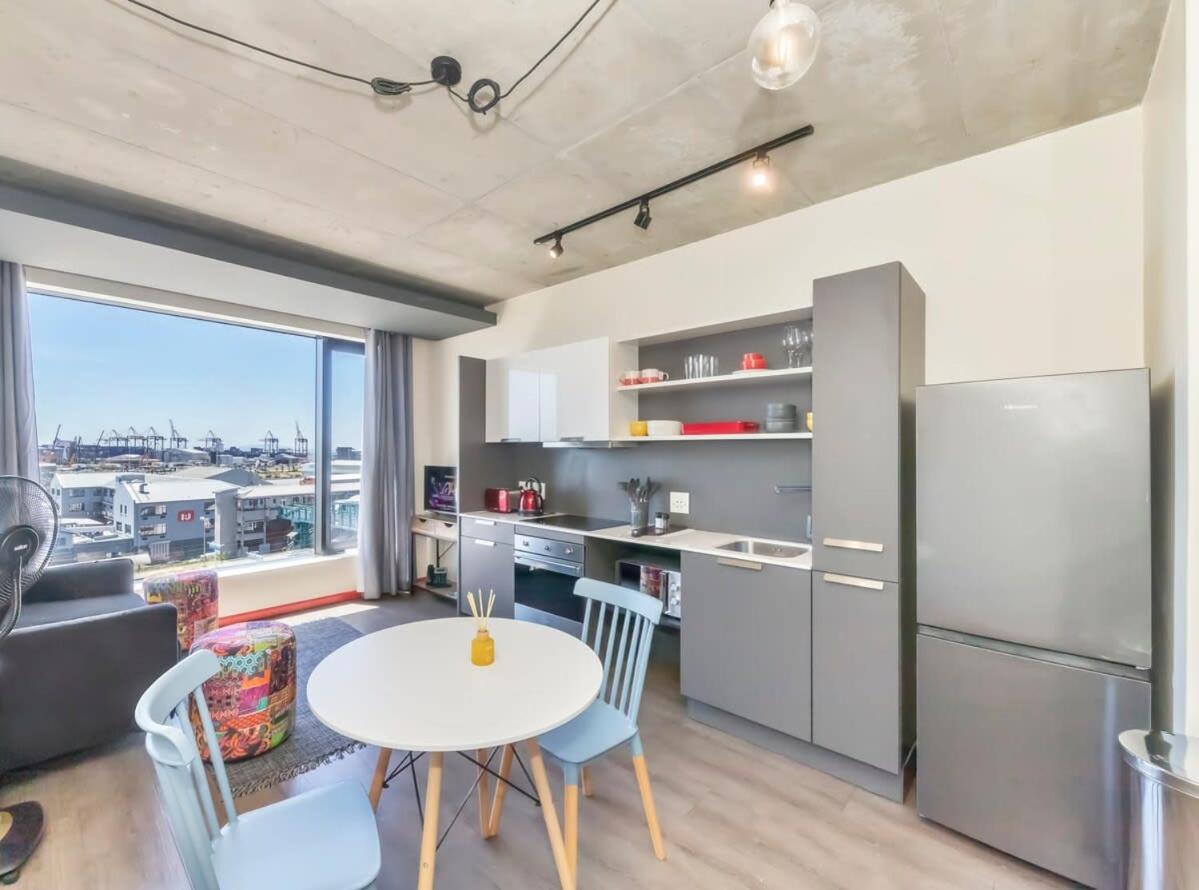 Apartment 605 Wex1 Designer With Pool And Onsite Parking