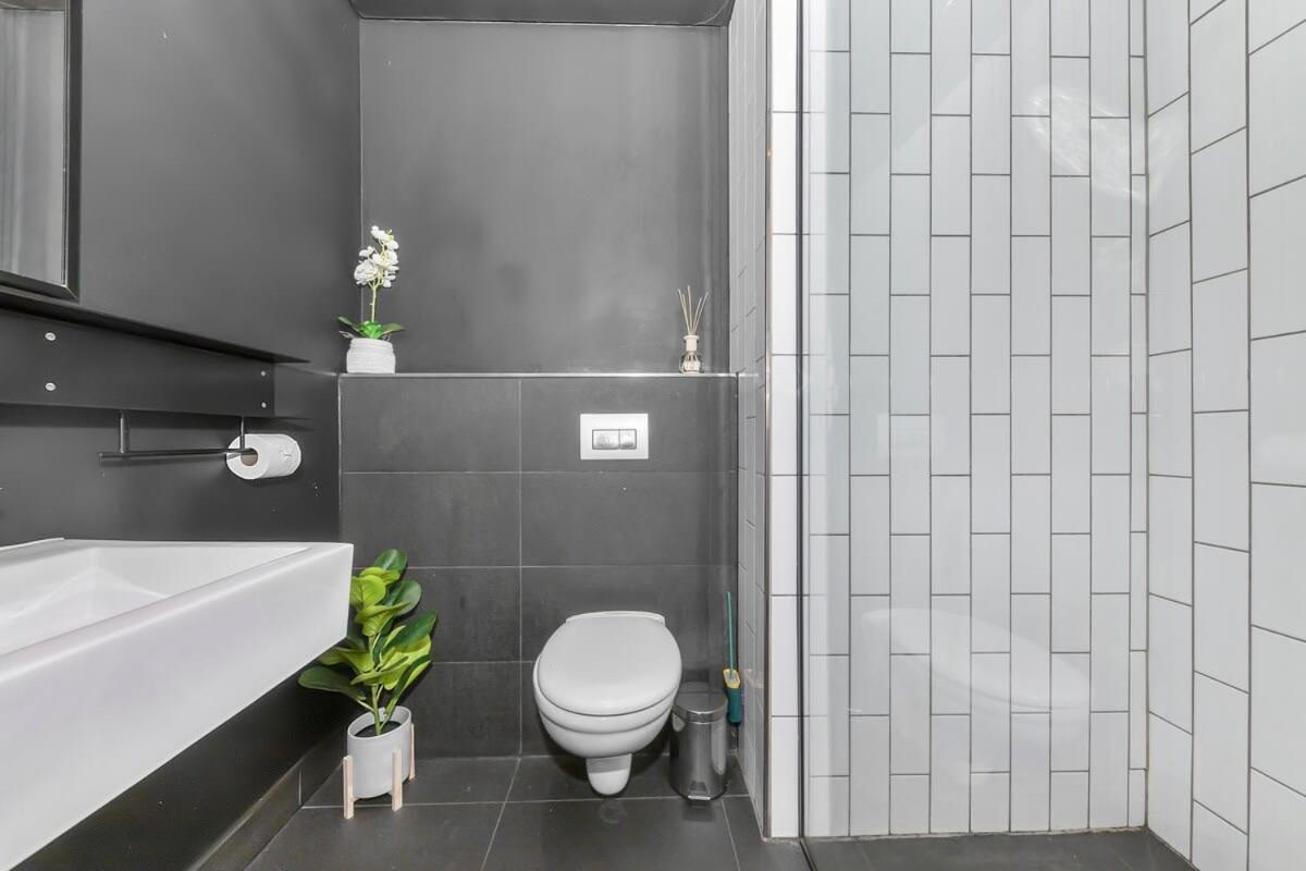 Apartment 605 Wex1 Designer With Pool And Onsite Parking