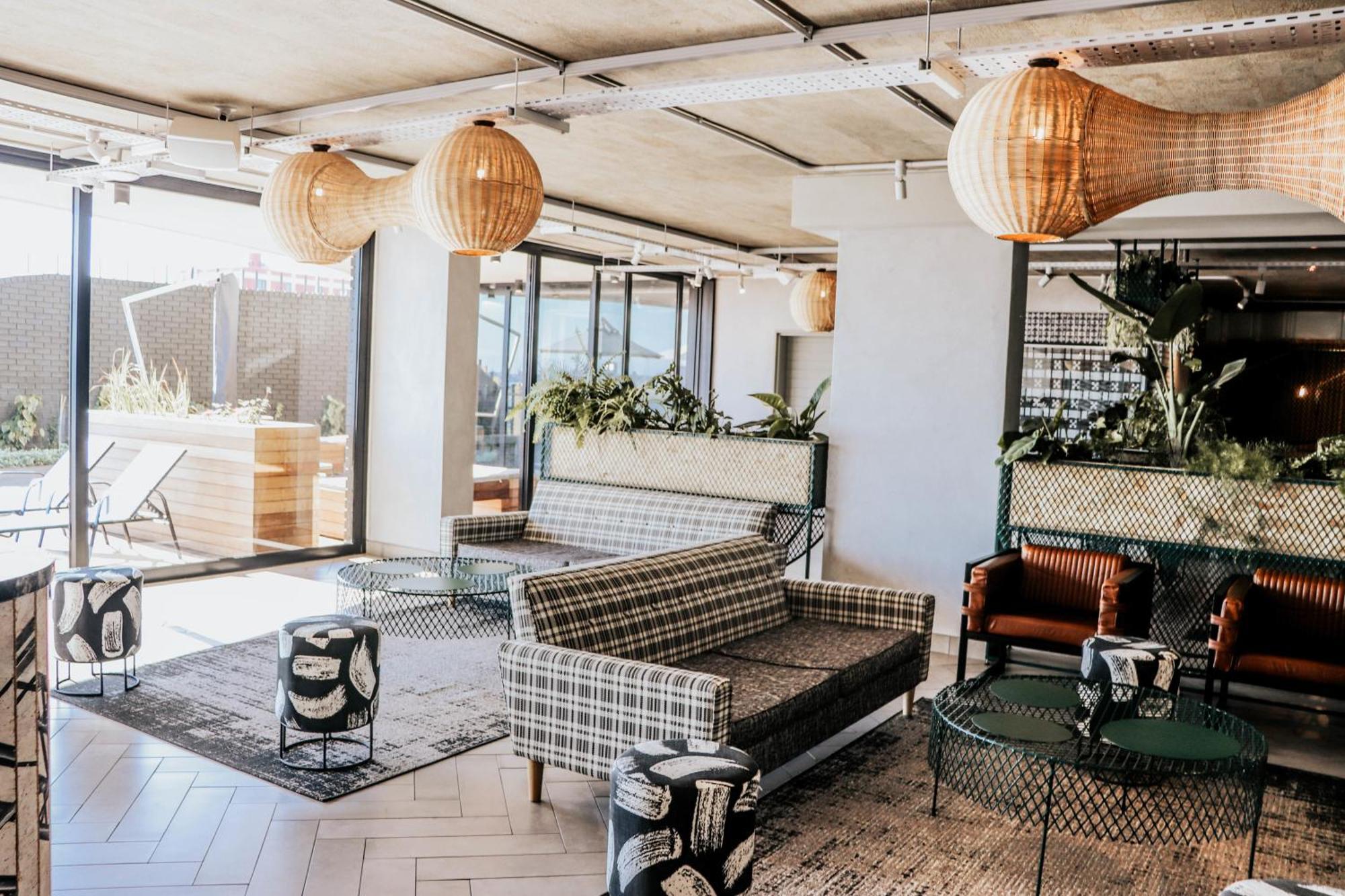 Apartment 605 Wex1 Designer With Pool And Onsite Parking